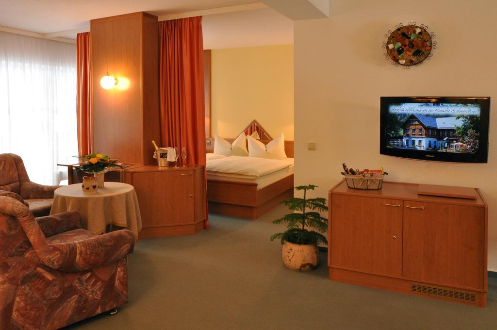 Hotel Gondelfahrt Kurort Jonsdorf Exterior photo